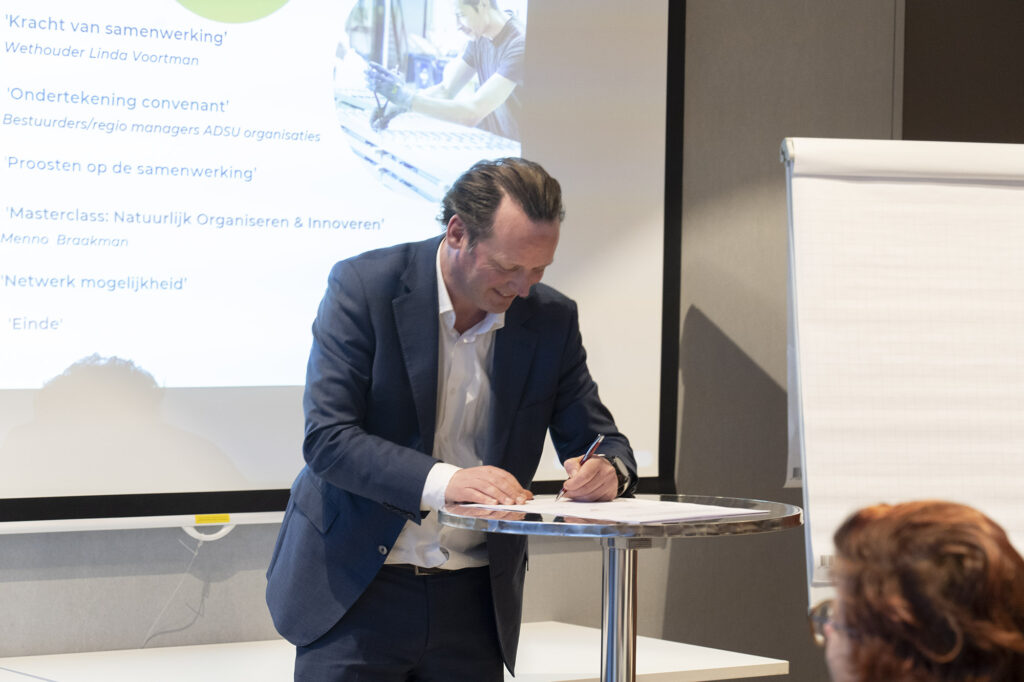 UW ondertekent het nieuwe ADSU-convenant